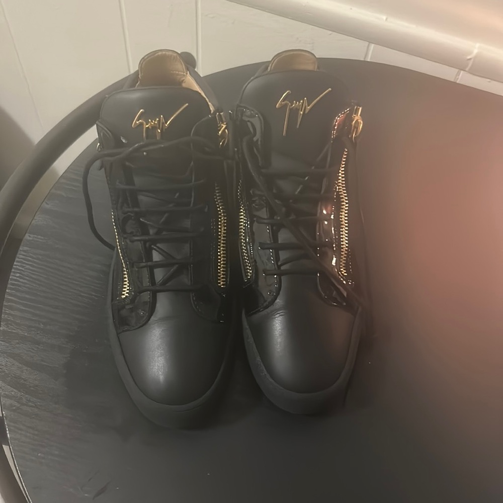 I have these nice casual Giuseppe’s only wear them once still in excellent